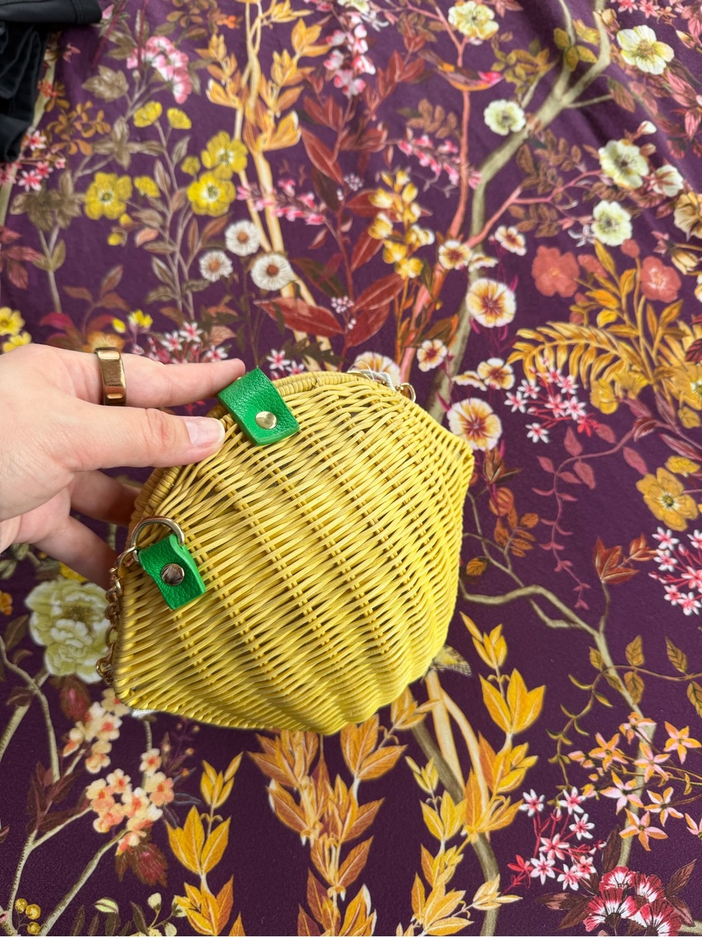 Woven Rattan Lemon-Shaped Handbag - Picture 2 of 4